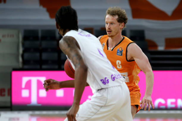 菲斯则以其 菲斯则以其